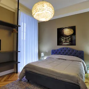 Bed & Breakfast Porto 53, Naples